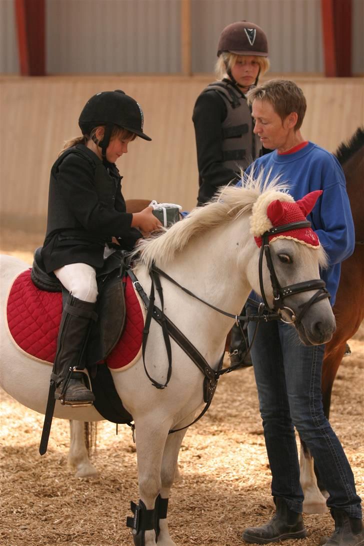 Lucky - Præmieoverrækkelse LD spring NMRC aug. 2009.
Vi blev nr. 2 billede 16