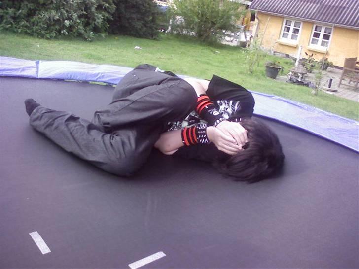 Billeder af mine venner/veninder/nogen jeg holder meget af+mig med nogen:p - Jep Mathias jeg er farlig jeg har nemlig en mobil!! hihi:) billede 12