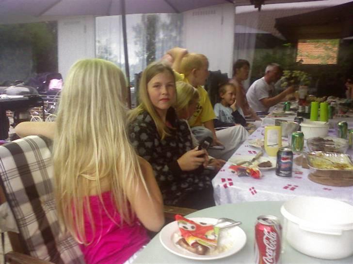 Billeder af mine venner/veninder/nogen jeg holder meget af+mig med nogen:p - Annika og Camilla igen:) hihi billede 16