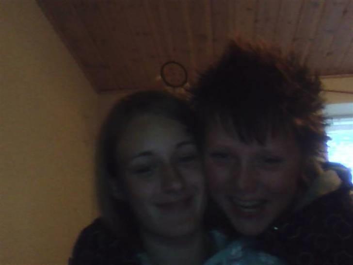Billeder af mine venner/veninder/nogen jeg holder meget af+mig med nogen:p - Og det er så mig og Rasmus:D hihi Du er bare skøn ralle<3 :)
(Dårlgt bllede af mig:p hihi(: ) billede 21