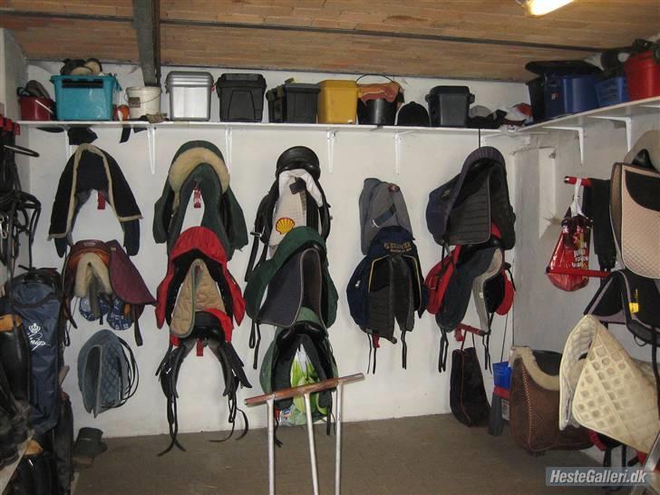 Her rider jeg Riisgaard sportsrideklub - Sadelrum. billede 19