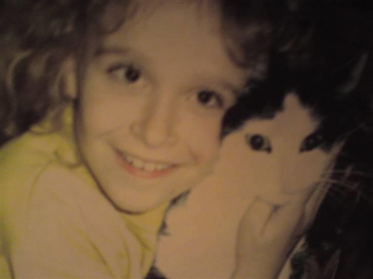 Min bedste veninde <3 - Mini Mini Anine, fuck du er bare nuser xD, og ved ikke rigtig, men er det Muddi du holder xD billede 4