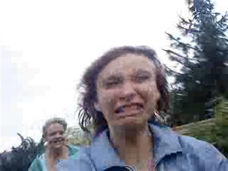 Min bedste veninde <3 - Anine og jeg lavede gyserfilm, så klippede hun lidt ud og vupti, så er der en zombie xD billede 15