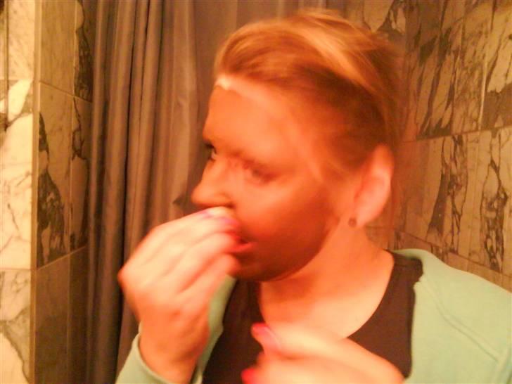 De sjove mennesker hihih  - Nammm i næsen billede 6