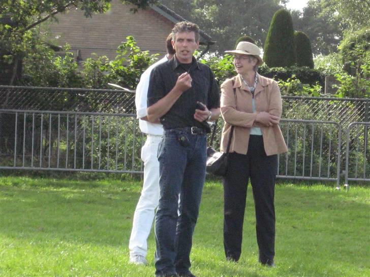 Kåring i NSvT Holland 15 sept. 07 - Marco takker af for i år.
Marco ejer  stutteri Hof van Ede, et skønt sted, der oser af hestevelfærd.
Tinkerhingsten Zidane stod der efter Hingste-shower i 2 mdr. og bedækkede. billede 31