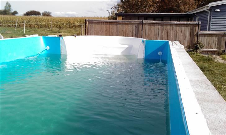 Vores pool - Så kommer der vand i billede 2