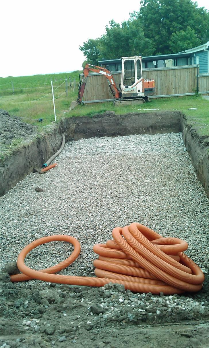 Vores pool - Hullet til poolen billede 13