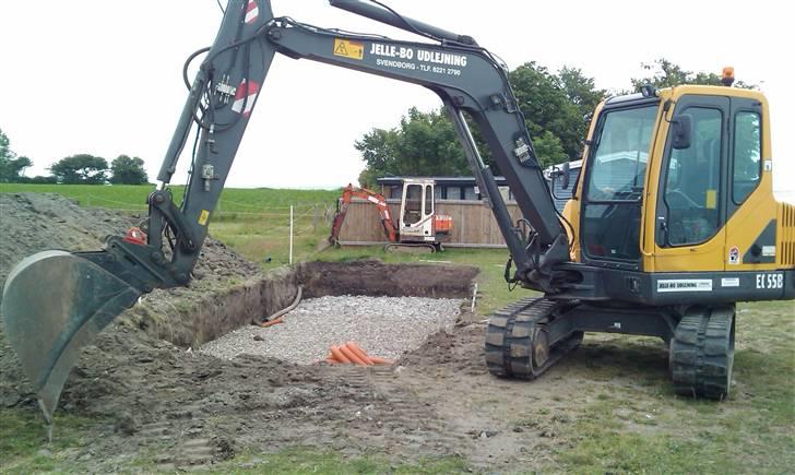 Vores pool - De graver hul billede 14