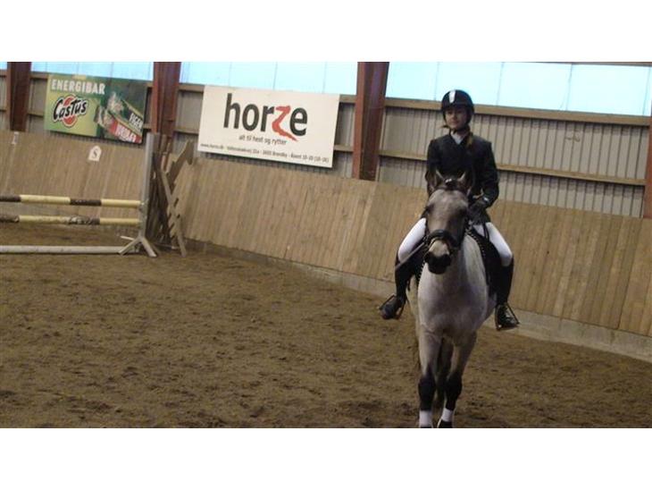 {{currentPhoto.altText}} billede {{currentPhoto.number}}