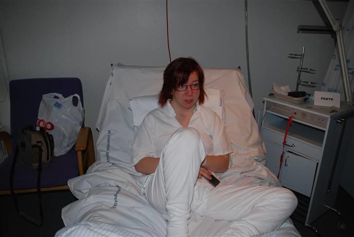 Morbus Scheuermann - min sygdom - Morgen før operationen. Er pænt nervøs her :b
(billedet er taget cirka 2 timer før jeg blev opereret) billede 14