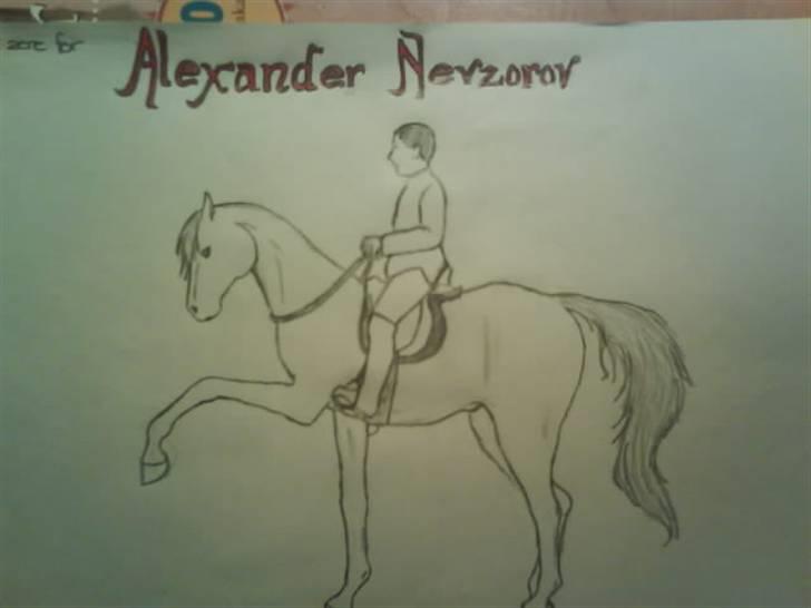 © Mine tegninger :) - (Blandet rækkefølge) Alexander på en af sine dejlige heste.
Fuld størrelse :) - Har ikke fået lagt billedet ind nu, hvor detaljerne er tegnet helt færdigt, dens muskulatur mangler at blive indtegnet bedre her på billedet, men dette er jeg opmærksom på :) billede 31