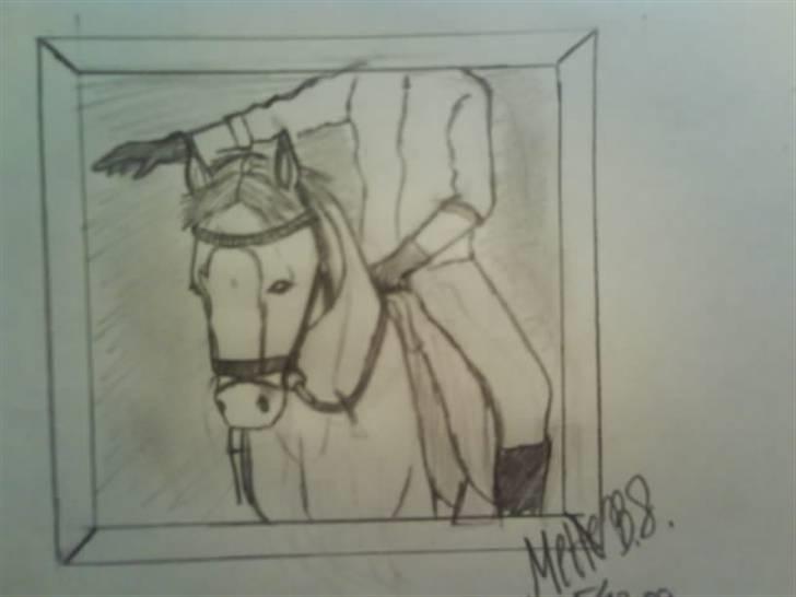 © Mine tegninger :) - Tysk Sports pony, Sergant Pepper ejet af "Peps'erne" herinde på HG.
- Jeg beklager meget, at den ikke er blevet så god, i hvert fald ikke i forhold til hvad jeg havde håbet. Jeg må prøve igen på et tidspunkt med et andet billede, hvis du vil :)
Link: http://www.hestegalleri.dk/html/gal_visbil.asp?ID=88551 billede 39