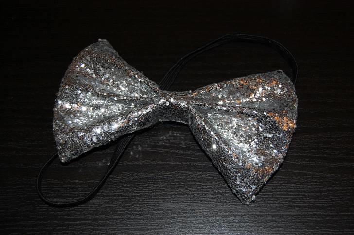 Mine Julegaver 2009 XD - Sødt hårbånd fra min bedsteveninde Pernille :) billede 1