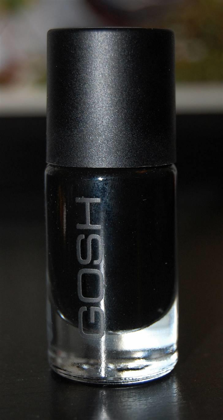 Mine Julegaver 2009 XD - Neglelak fra mine arbejdsgivere, (det var egentlig en deodorant, men jeg byttede den). :) billede 2