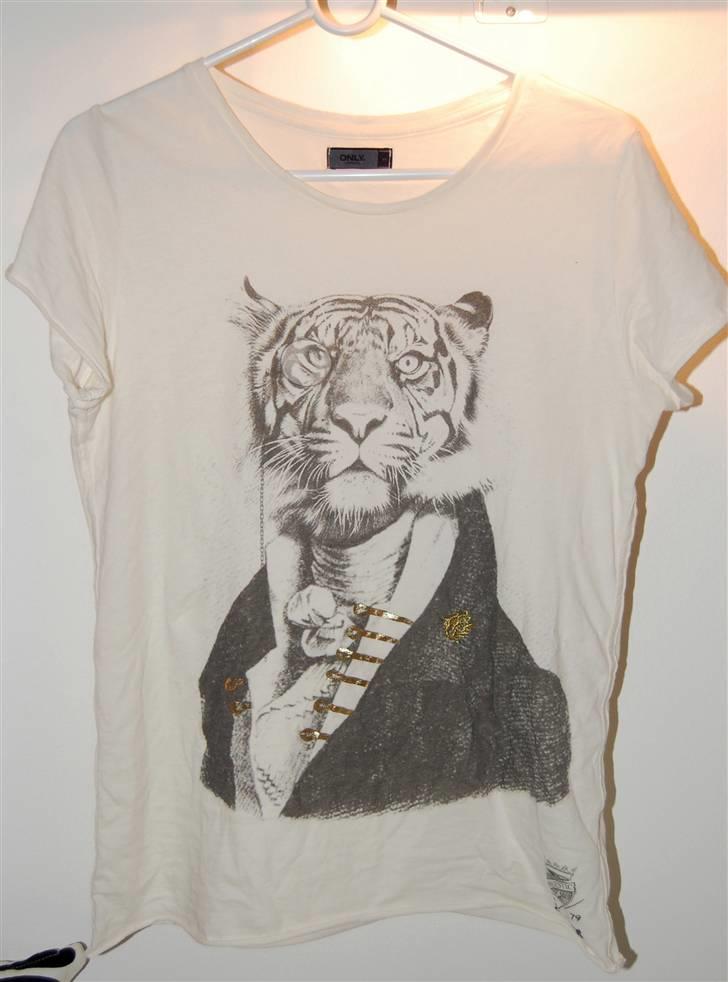 Mine Julegaver 2009 XD - Og en mega sej trøje fra "De samme" ;D ^^ billede 16