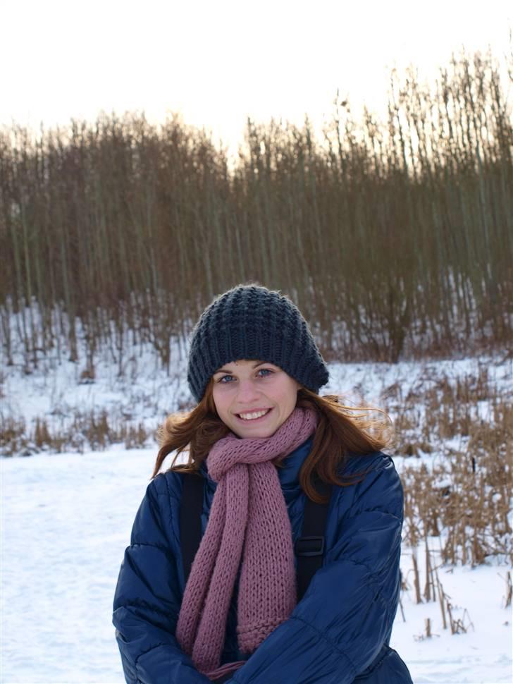 Første fotoshoot med mit nye kamera: Olympus E-420 spejlrefleks - Taget af min veninde, Rikke. billede 3