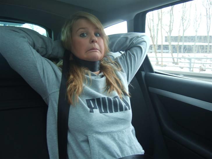 Tur til Rørvig/Paradisgården  - Celia mener åbenbart, at det er dødkørsel jeg kører? eller ? hvad laver du egentlig Celii ?????? billede 6