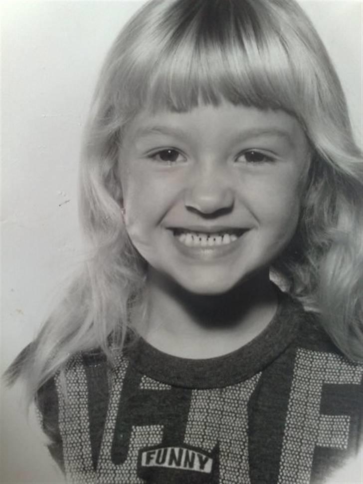 Tripbaby2006 . Hverdag & fest ;) - Stine laursen som 5årig og med det flotteste underbid .. 
startede med tandbøjle i 1klasse, og slap af med den i 9 kl. 
-- ganébøjle med skrue= hver aften fik jeg skruen drejet en omgang(med fars modbydlige store skruetrækker), Ganén og overkæben sku udvides og presses "udover" underkæben. 
9års smerte! det kostede sved og mange tåre.. 
-MEN, det var det hele værd! (: billede 5