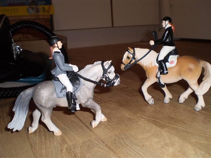 Stutteri All Horse (Schleich)Rideskole heste - Snowy og Diamond billede 1