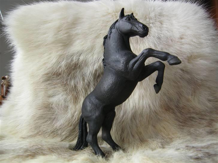 Mine Schleich Dyr - Navn: Kenzo. Race: Mustang. Køn: Hingst. Alder: 6 år billede 20