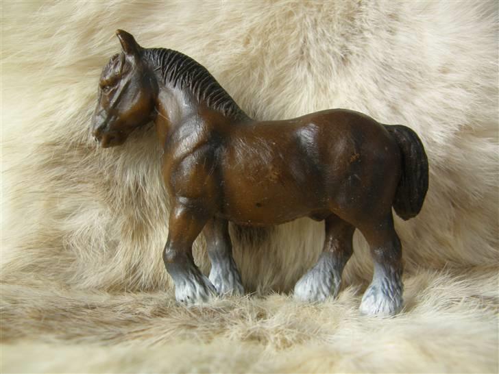 Mine Schleich Dyr - Navn: Emil Race: Shire Køn: Vallak Alder: 10 år billede 15