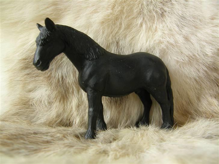 Mine Schleich Dyr - Navn: Black Knight Race: Friser Køn: Vallak Alder: 11 år billede 22