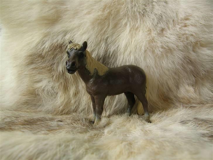 Mine Schleich Dyr - Navn: Fúlkir (Konge, Hertug) Race: Islænder Køn: Vallak Alder: 13 år billede 35