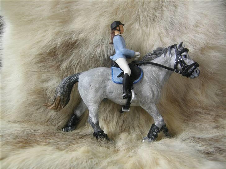 Mine Schleich Dyr - Modelmalet som min egen hest Milan. Navn: Hindbærgården's Milan Race: Dansk Varmblod bl. Køn: Vallak Alder: 5 år billede 117