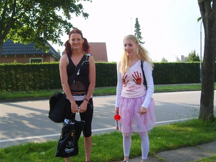 Totalt arto agtigt.  - Mig og Nina sidste skoledag omg! billede 5