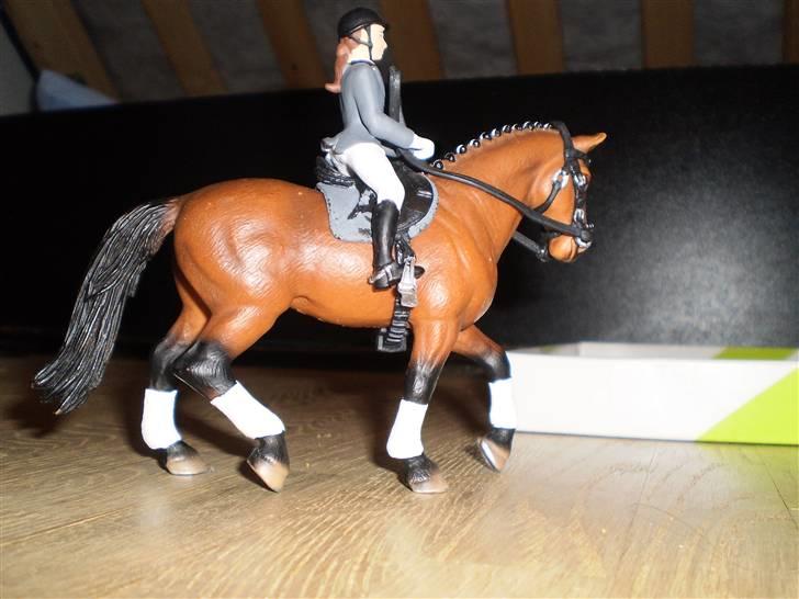 Hannoveraner All Horse´sDream Come True (Wonder) (Schleich) - Træning igen billede 6