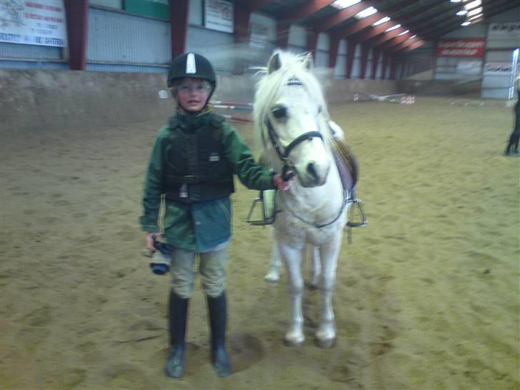 Springning på Brædstrup rideskole d. 31 Marts 10 - Kamilla og Rimi billede 49