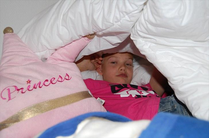 Jeanett & Michala går amok ! ;D  - Joakim        Foto: Michala billede 1