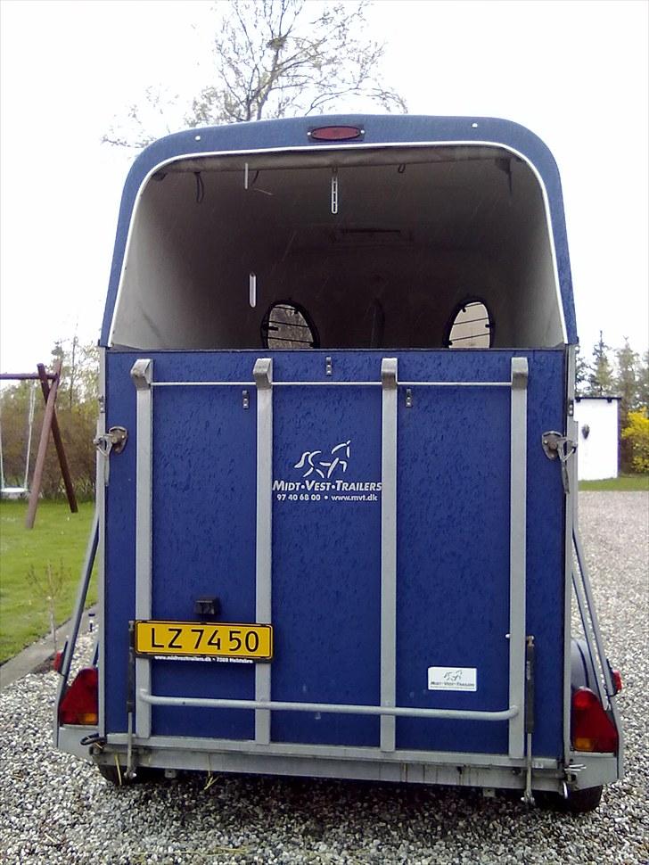 Kristine&Kristina's Trailer. - Bagfra uden nettet nede. billede 9