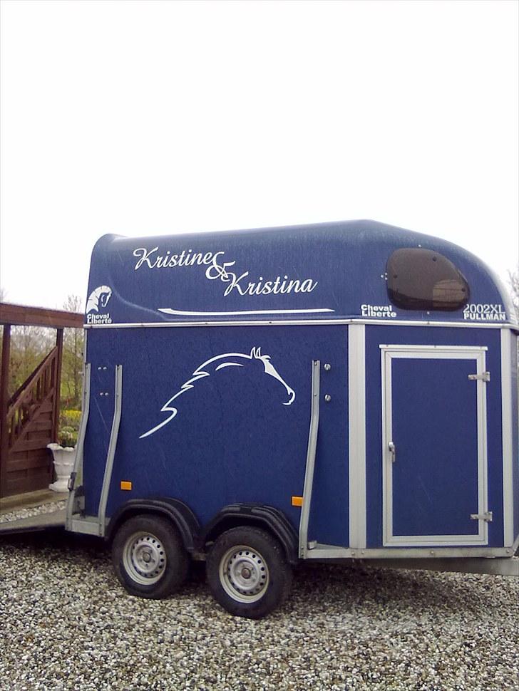 Kristine&Kristina's Trailer. - Traileren set fra højre side.
Kristine & Kristina.
(Sannes side) billede 25
