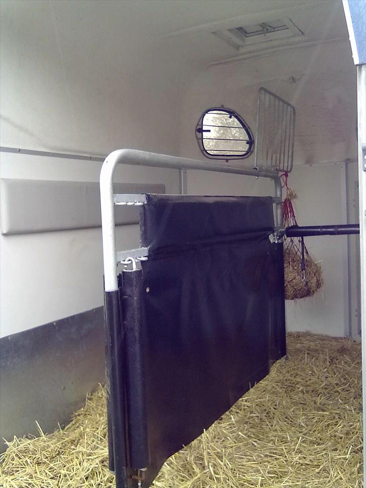 Kristine&Kristina's Trailer. - Skillevæg. billede 27