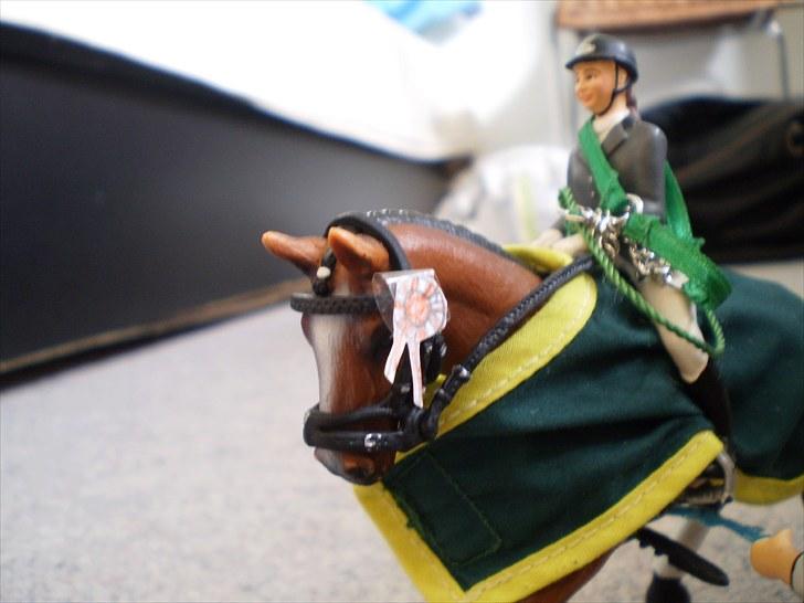 Hannoveraner All Horse´sDream Come True (Wonder) (Schleich) - Første plads Rød roset og en grøn grime. billede 12