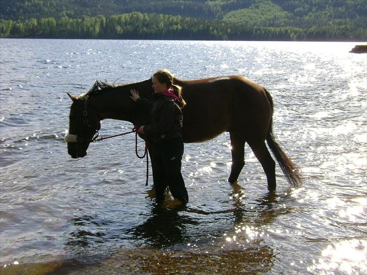 Inga og Pathie på stranden - verdens største legedyr! :D  - FOTO : avis-mand billede 5