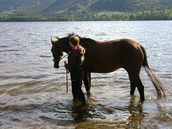 Inga og Pathie på stranden - verdens største legedyr! :D  - FOTO : avis-mand billede 6