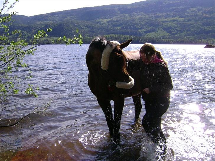 Inga og Pathie på stranden - verdens største legedyr! :D  - FOTO : avis-mand billede 19