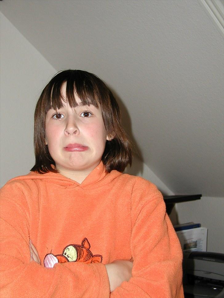 Mit håreventyr :D - 2. Lidt ældre... Men stadig grydehår ;D MEN endelig fik jeg lov til at få langt hår :D billede 2