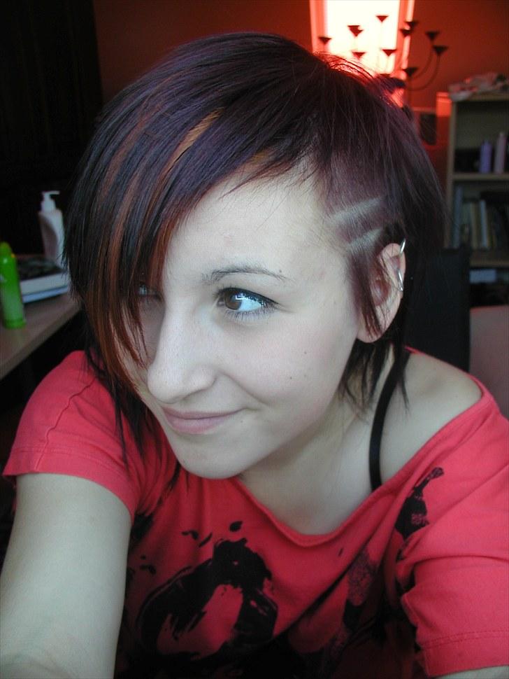 Mit håreventyr :D - 17. Billederne er ikke optimale med farve ;D men man kan se mine hjemmelavet fartstriber :D elsker dem billede 18