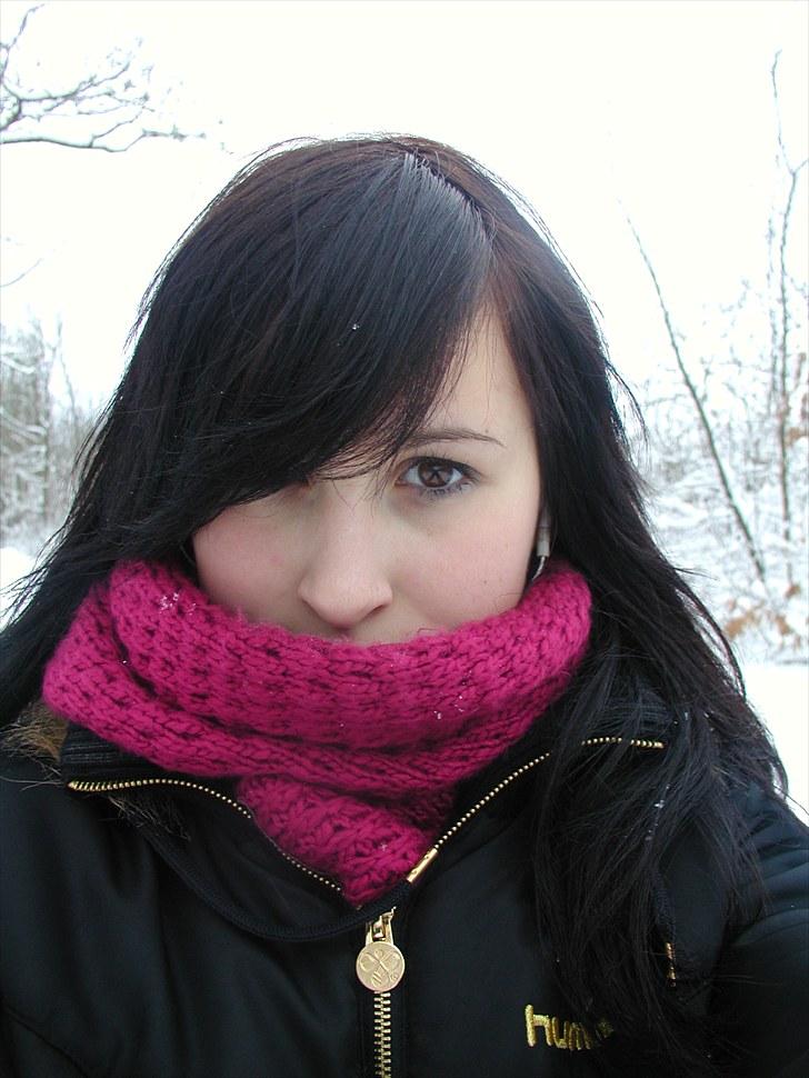 Mit håreventyr :D - 12. har farvet det rødligt.. Farven hed aften rød men på grund af for meget sort farve blev dette resultatet :D billede 12