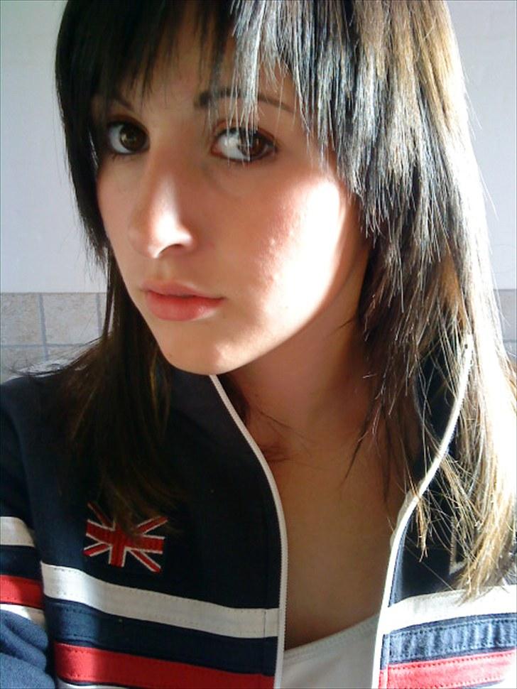 Mit håreventyr :D - 4. Ny fitz :D pandehår og etager :D havde farvet mit hår mærkebrunt her.. billede 4