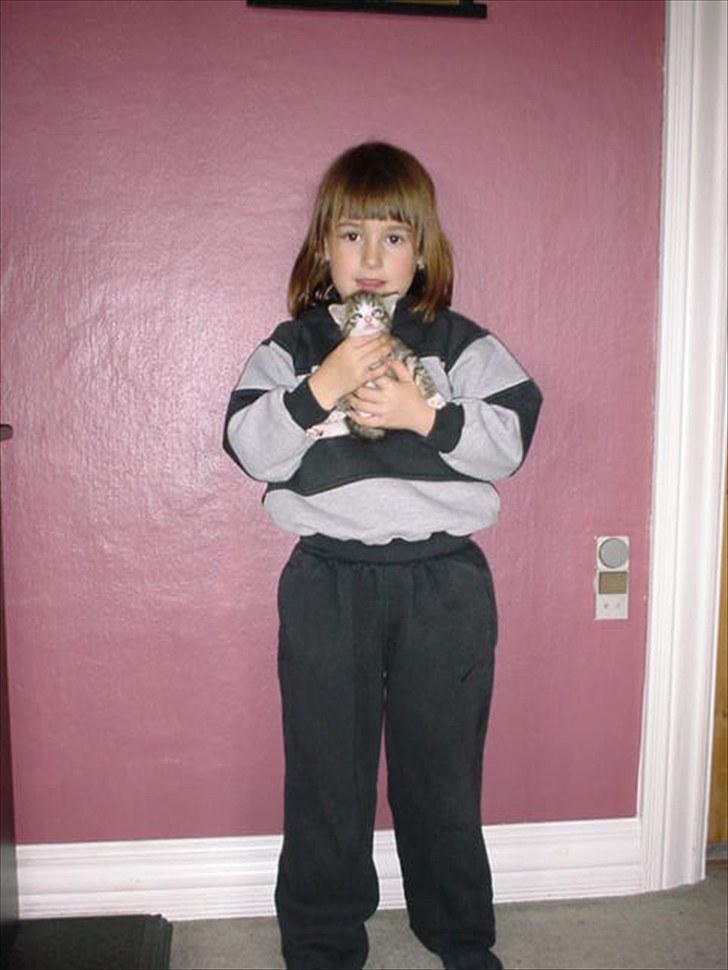 Mit håreventyr :D - 1. Okay... Vi starter hårdt ud med en grydehårsagtig fritz! Lidt cute er grydehår altid :D billede 1