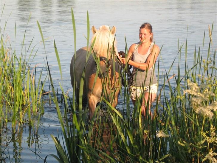 Guldpigen på badetur :b billede 5