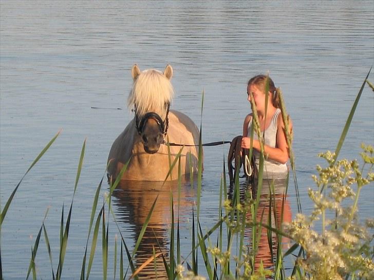 Guldpigen på badetur :b billede 7
