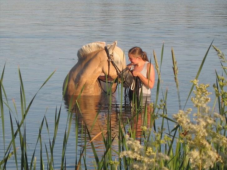 Guldpigen på badetur :b billede 1