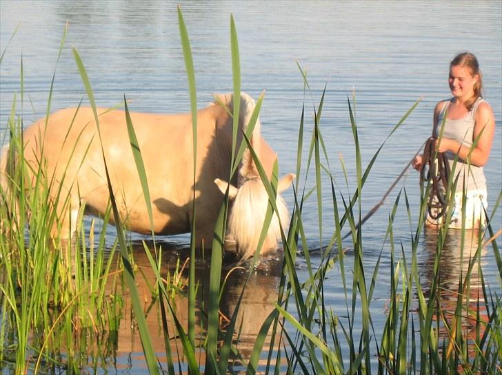 Guldpigen på badetur :b billede 11
