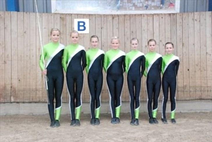 Voltigering <3 - Fra venstre, Cille amalie, sine, amanda, celina, mig, cecilie

 Bramming 2010 billede 18
