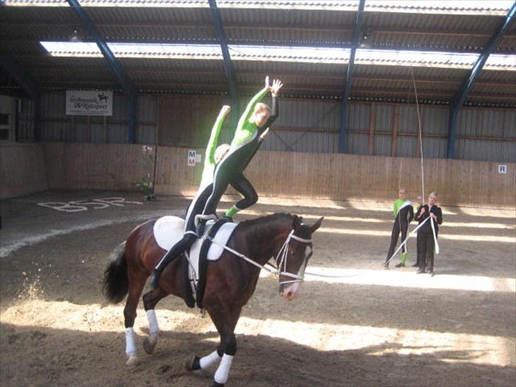 Voltigering <3 - Kür bramming 2010, mig og cille billede 29